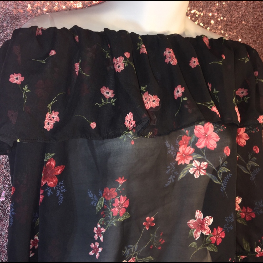 Juniors' Printed Off-The-Shoulder Ruffle Blouse - Picture 5 of 7